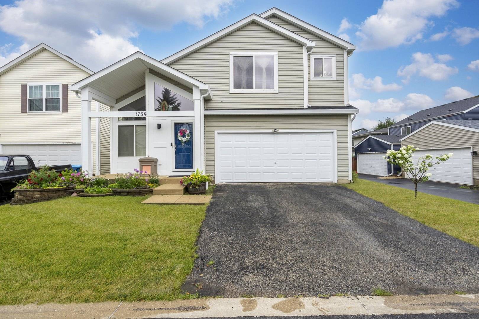 1739 Hickory Park LN, Aurora, IL 60504
