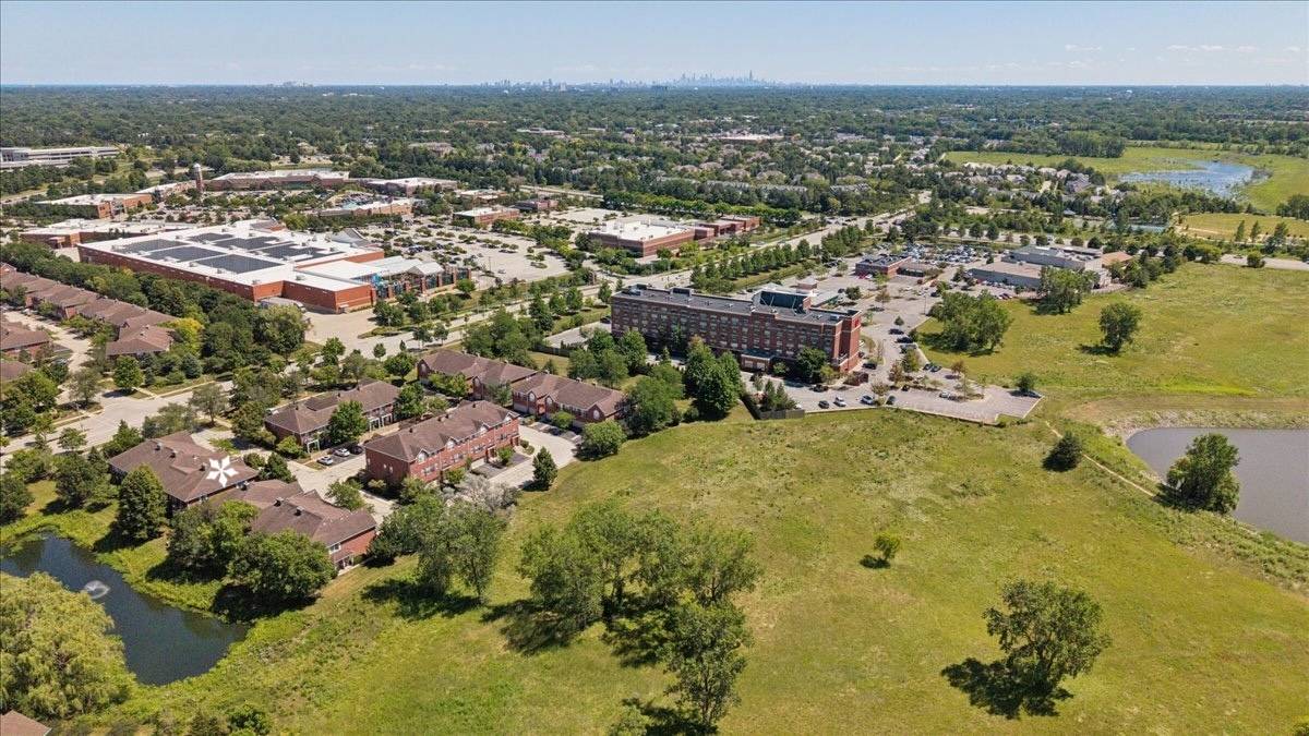 1116 KENSINGTON DR #1116, Northbrook, IL 60062