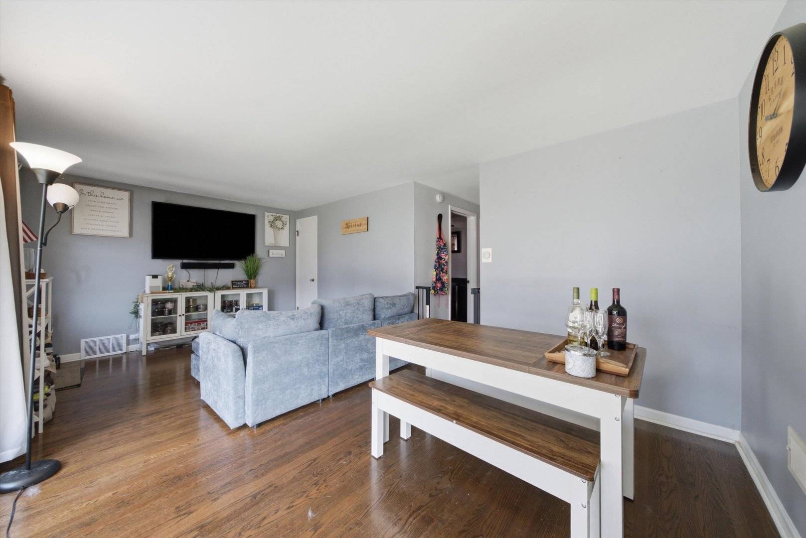 5231 S Meade AVE, Chicago, IL 60638