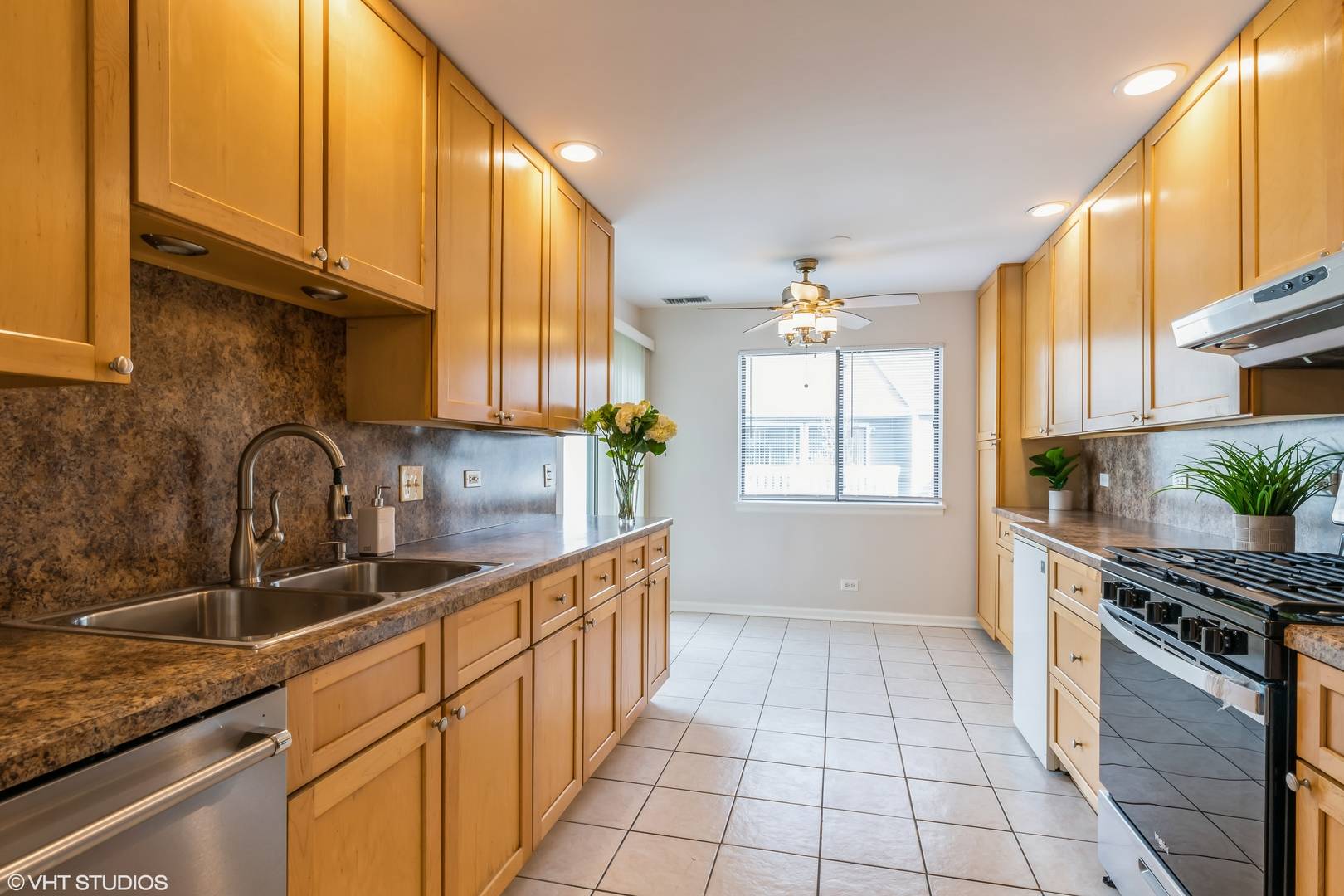 261 Driftwood LN #A2, Schaumburg, IL 60193