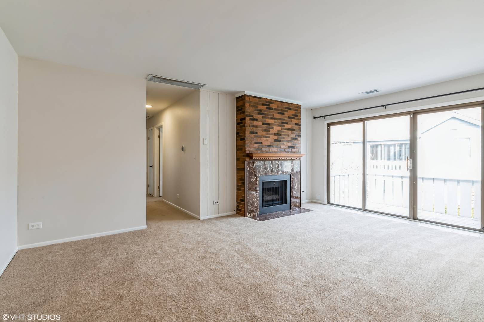 261 Driftwood LN #A2, Schaumburg, IL 60193