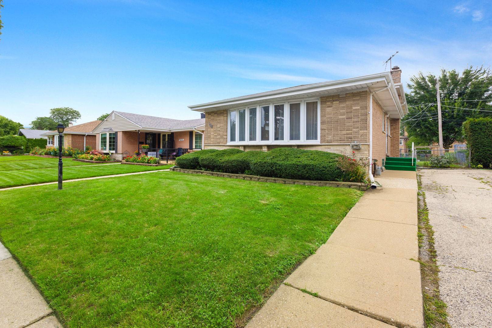 4639 Howard ST, Skokie, IL 60076