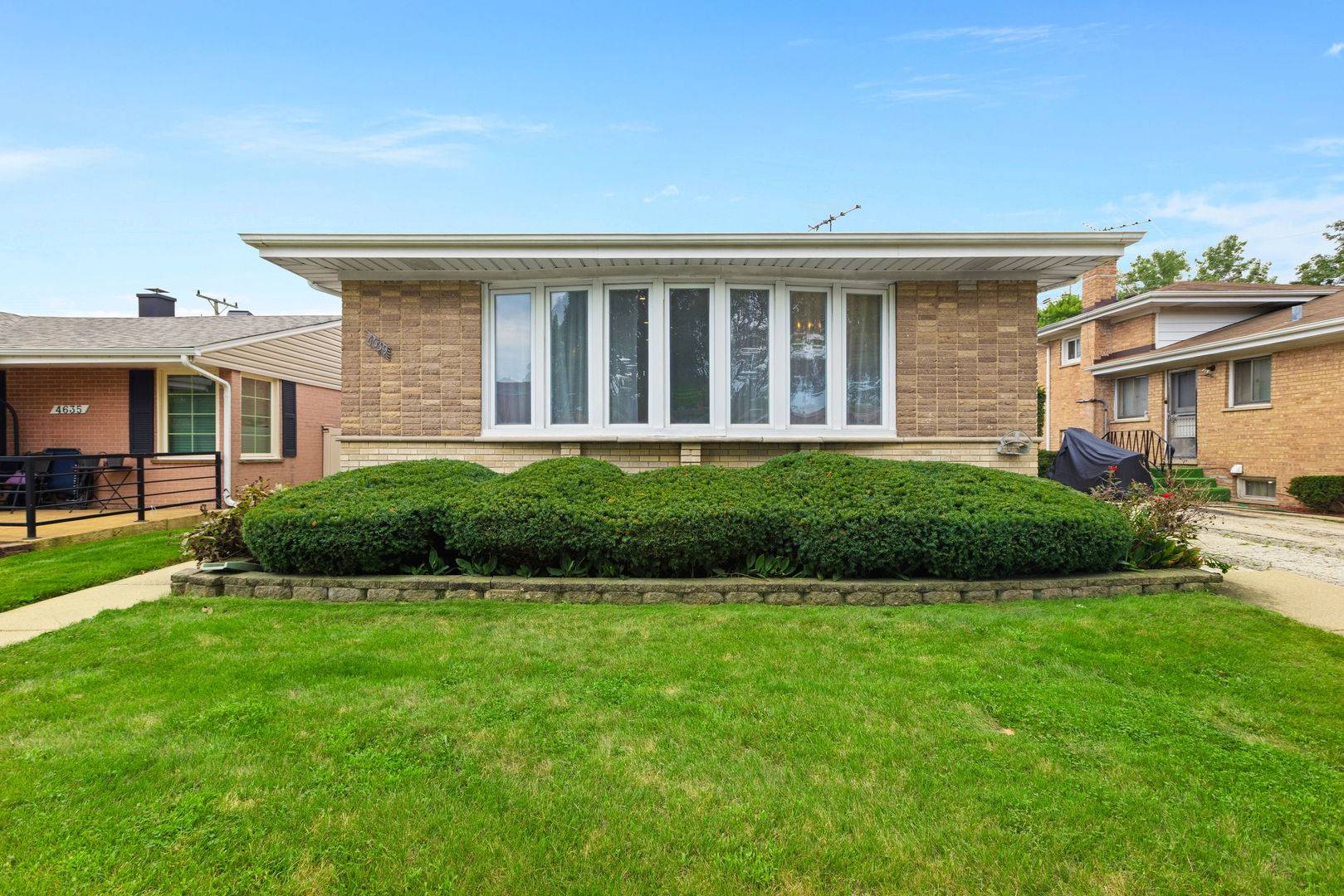 4639 Howard ST, Skokie, IL 60076