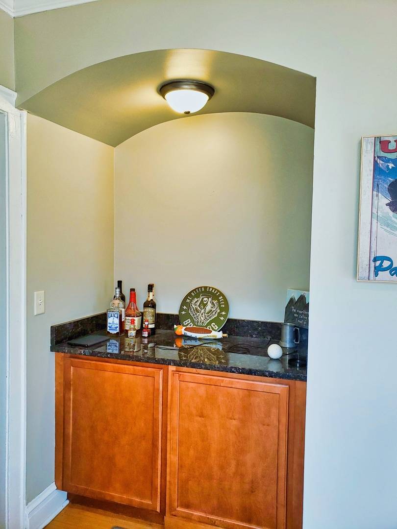 1925 Grove AVE #211, Berwyn, IL 60402