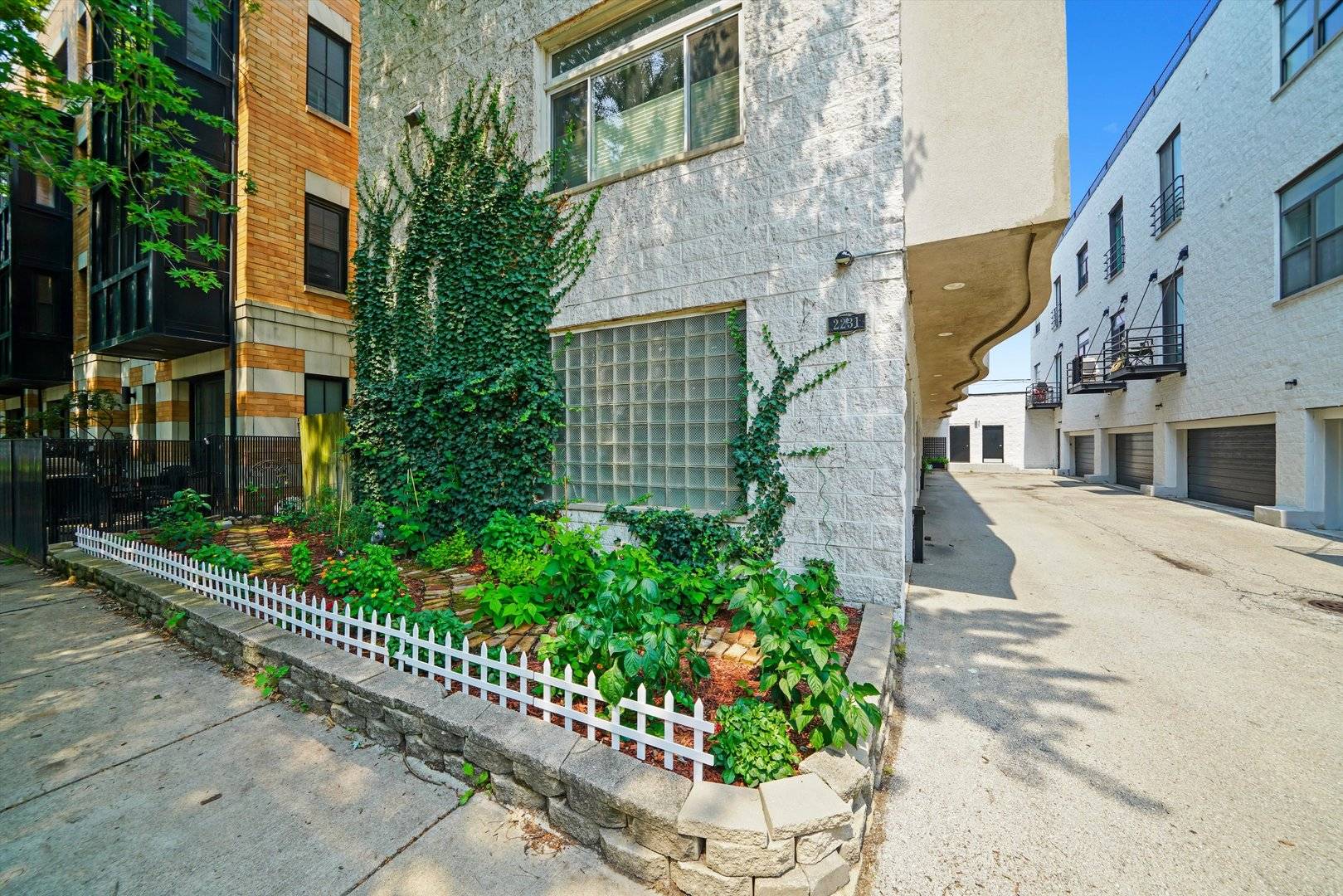 2231 N Lister AVE #D, Chicago, IL 60614