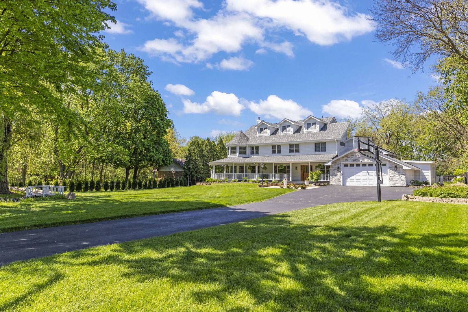 8S452 Bell DR, Naperville, IL 60565