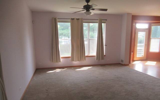 242 Berkshire LN, Sugar Grove, IL 60554