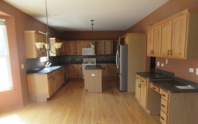 242 Berkshire LN, Sugar Grove, IL 60554