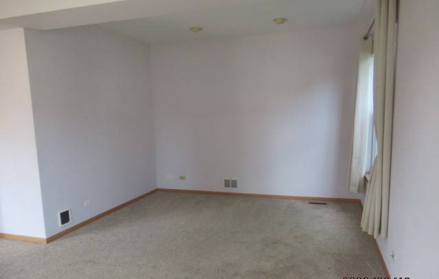 242 Berkshire LN, Sugar Grove, IL 60554