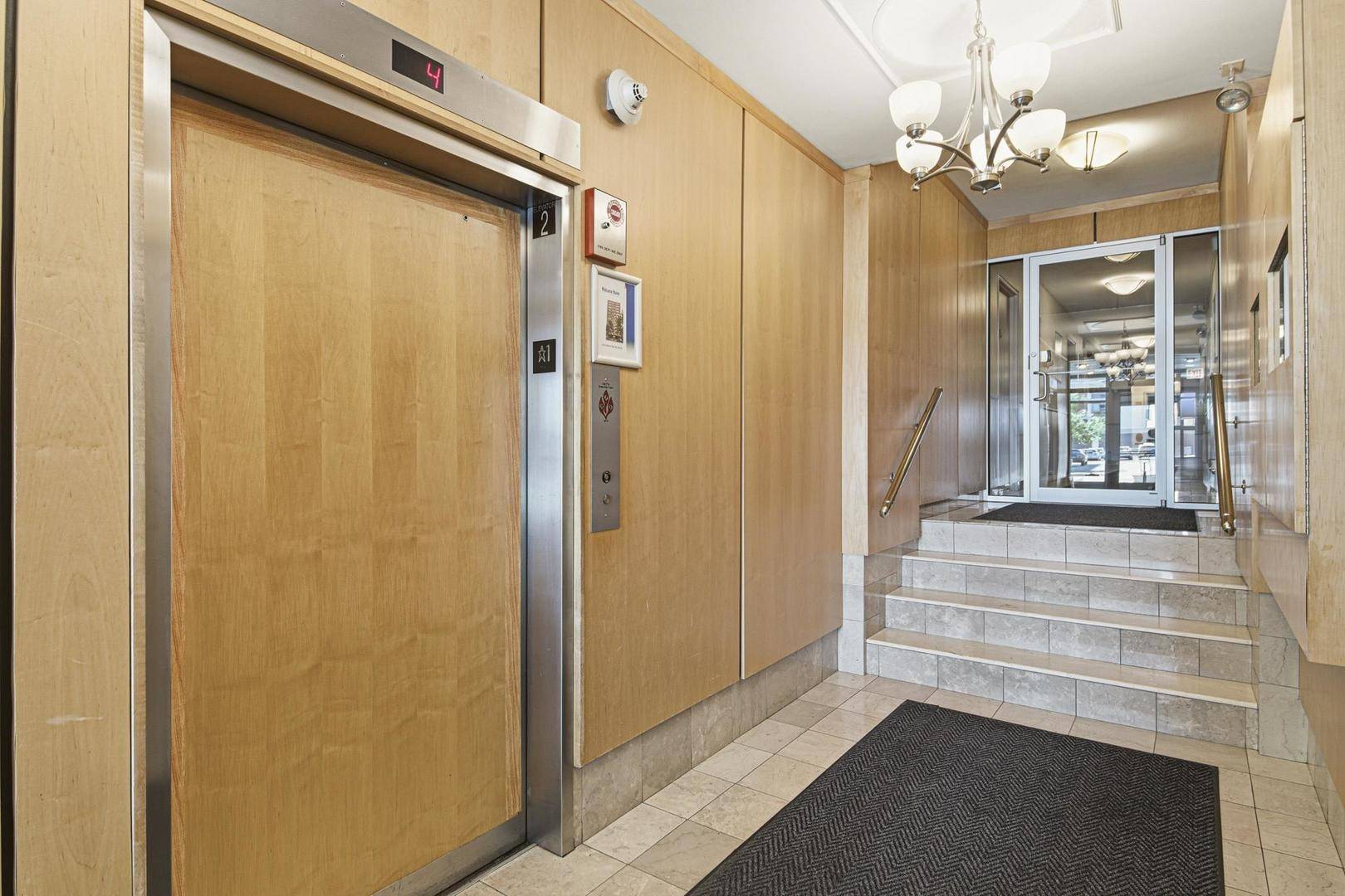 6118 N Sheridan RD #106, Chicago, IL 60660
