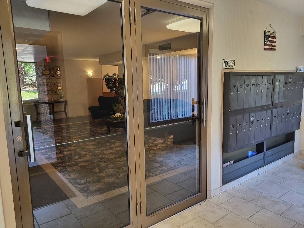 7510 FARMINGDALE DR #204, Darien, IL 60561