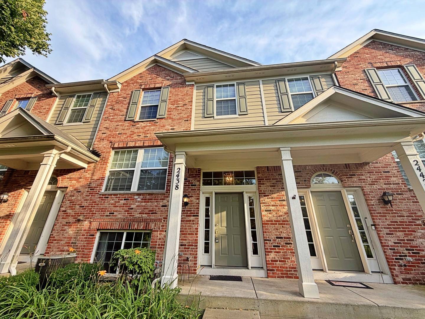 2438 ANNA WAY, Elgin, IL 60124