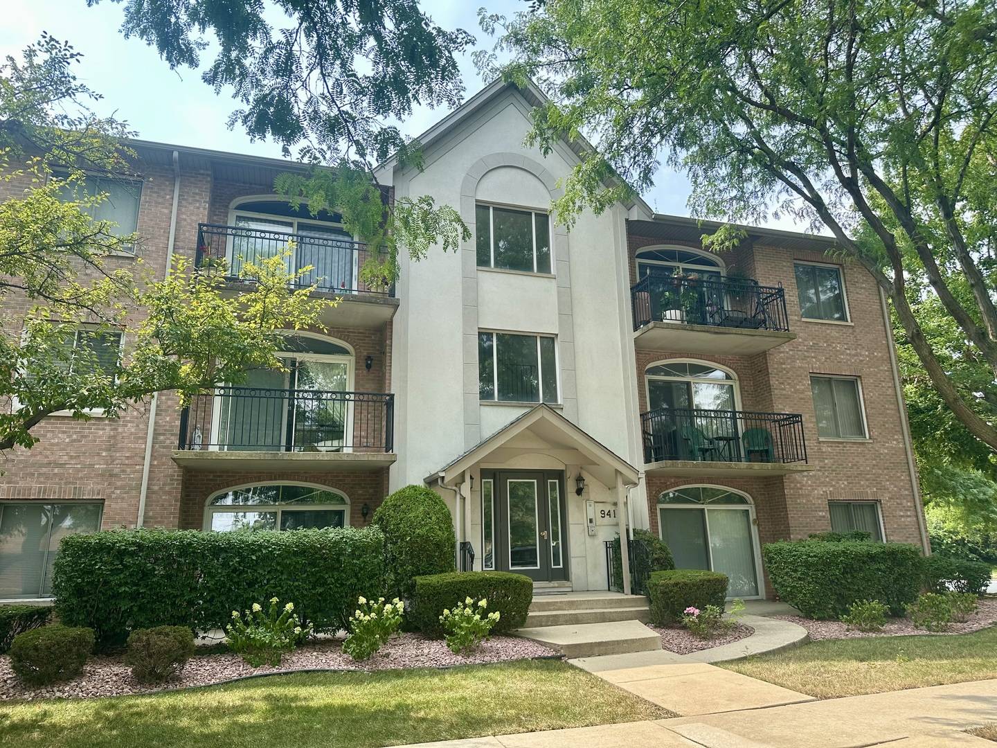 9410 S 77th CT #2E, Hickory Hills, IL 60457