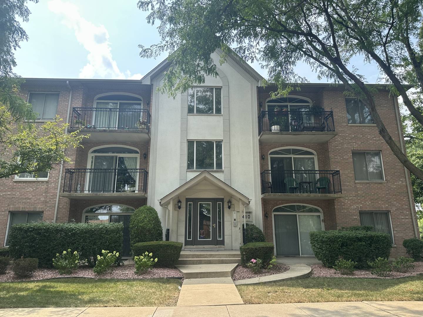 9410 S 77th CT #2E, Hickory Hills, IL 60457
