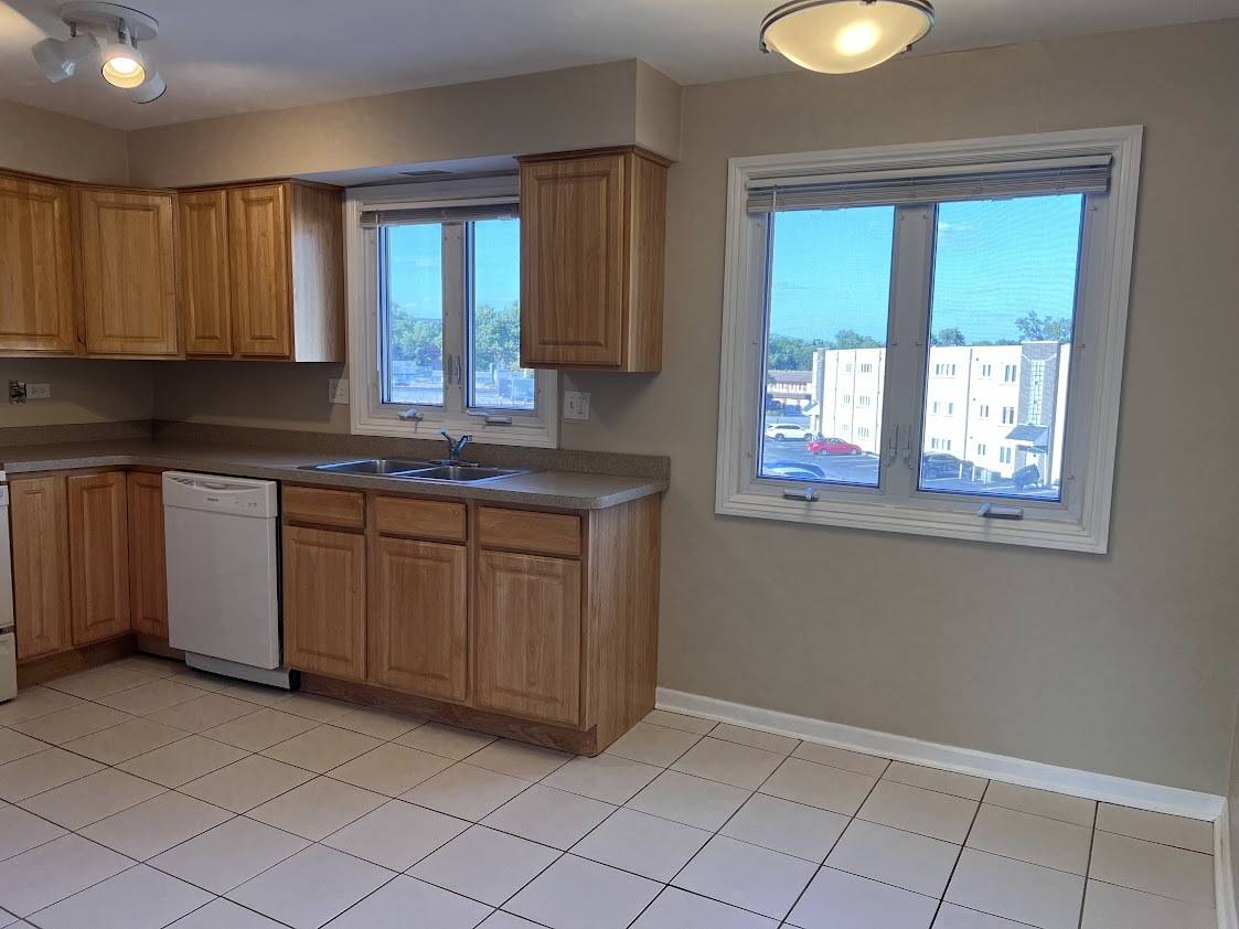 8616 W 95th PL #307, Hickory Hills, IL 60457