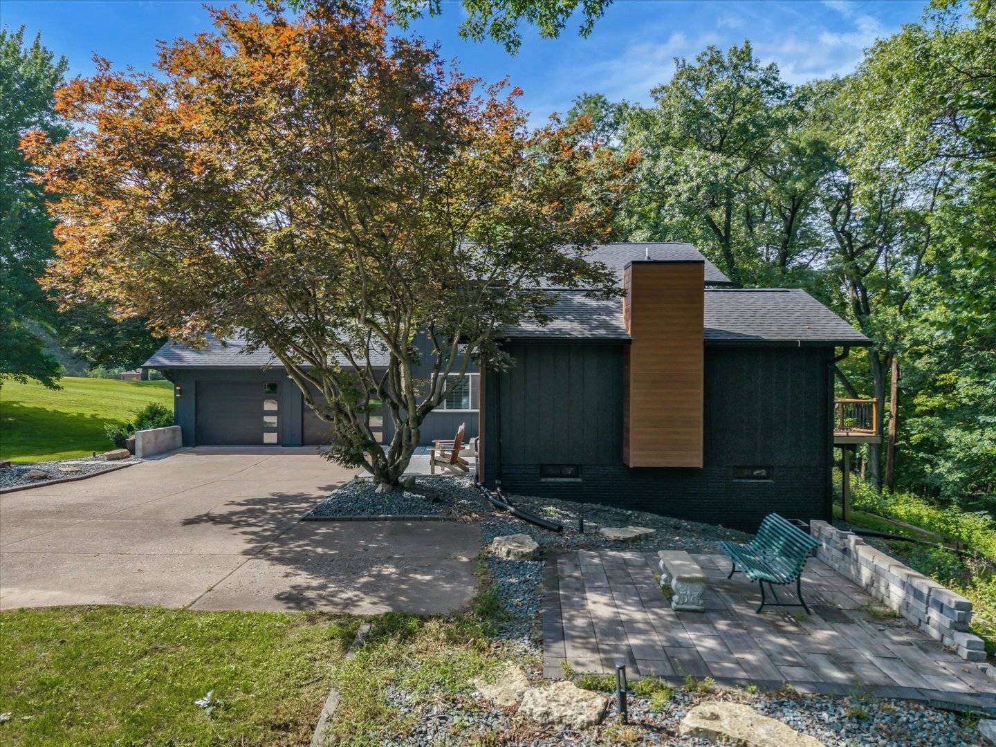 15 Valley View DR, Blue Grass, IA 52726