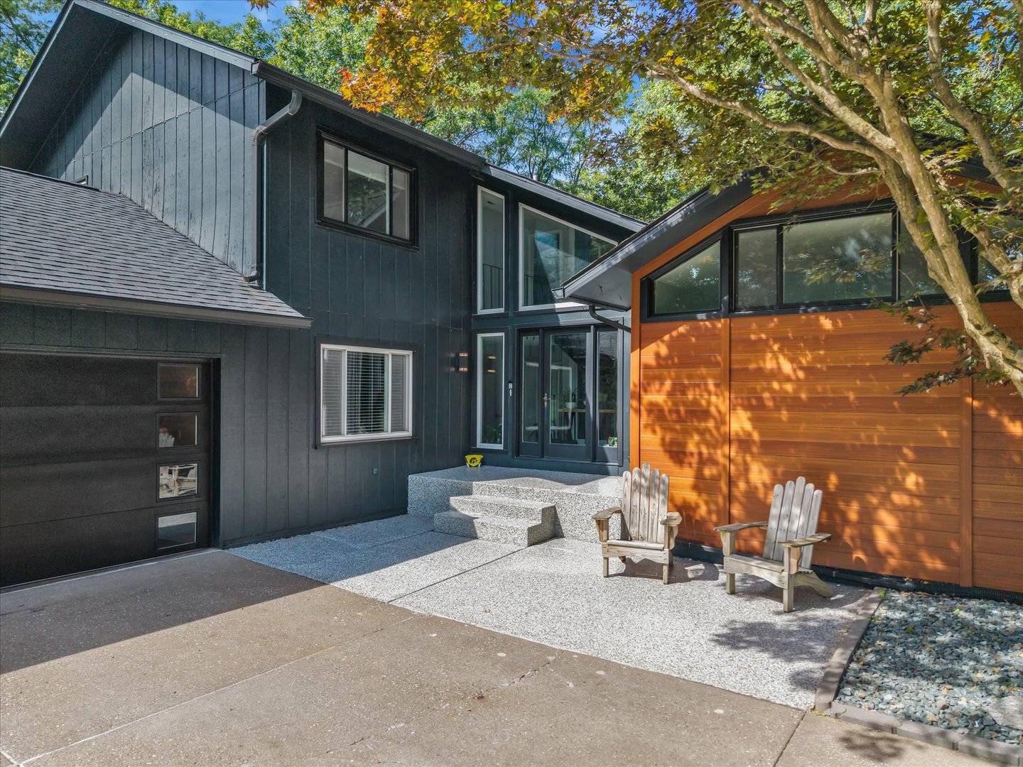 15 Valley View DR, Blue Grass, IA 52726
