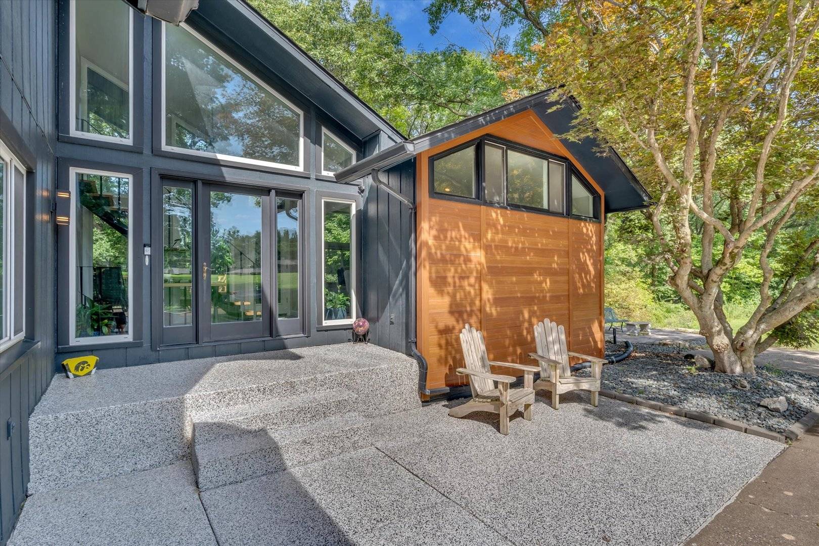15 Valley View DR, Blue Grass, IA 52726