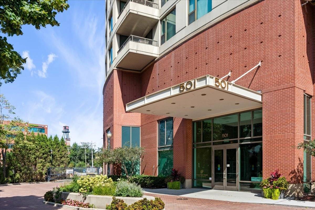 501 N Clinton ST #1304, Chicago, IL 60654