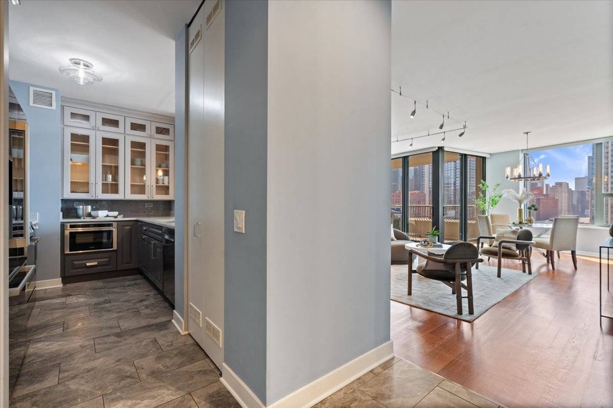 501 N Clinton ST #1304, Chicago, IL 60654