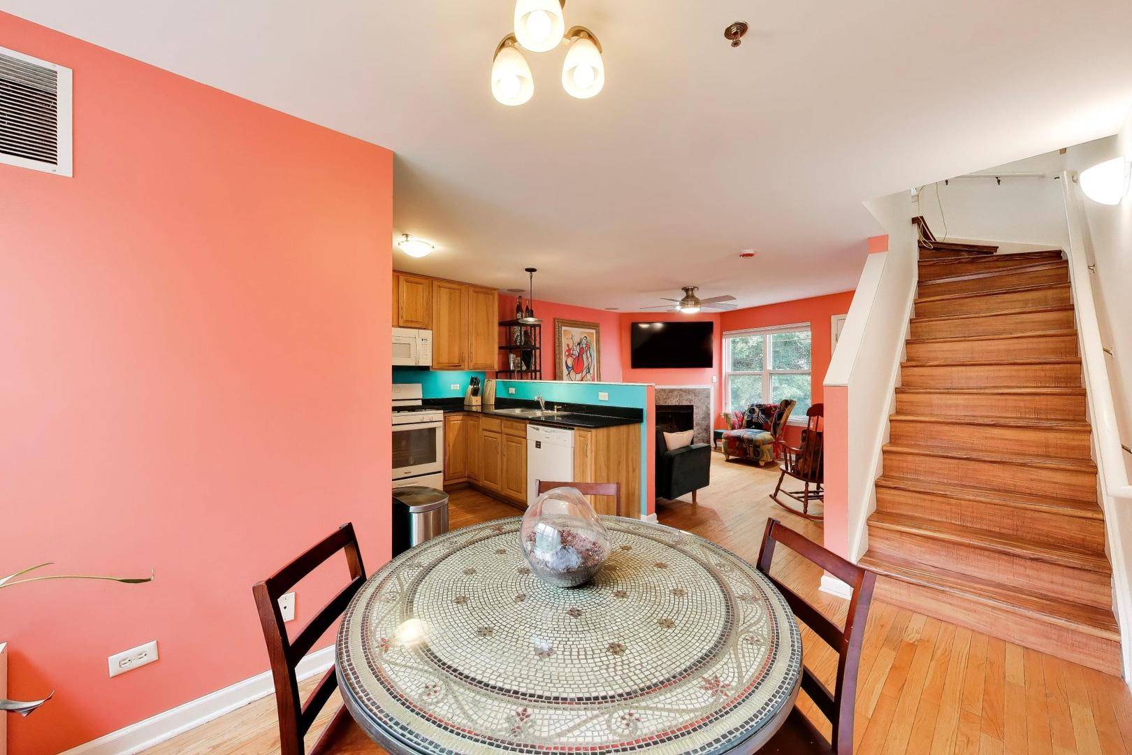 2011 W Chase AVE #2, Chicago, IL 60645