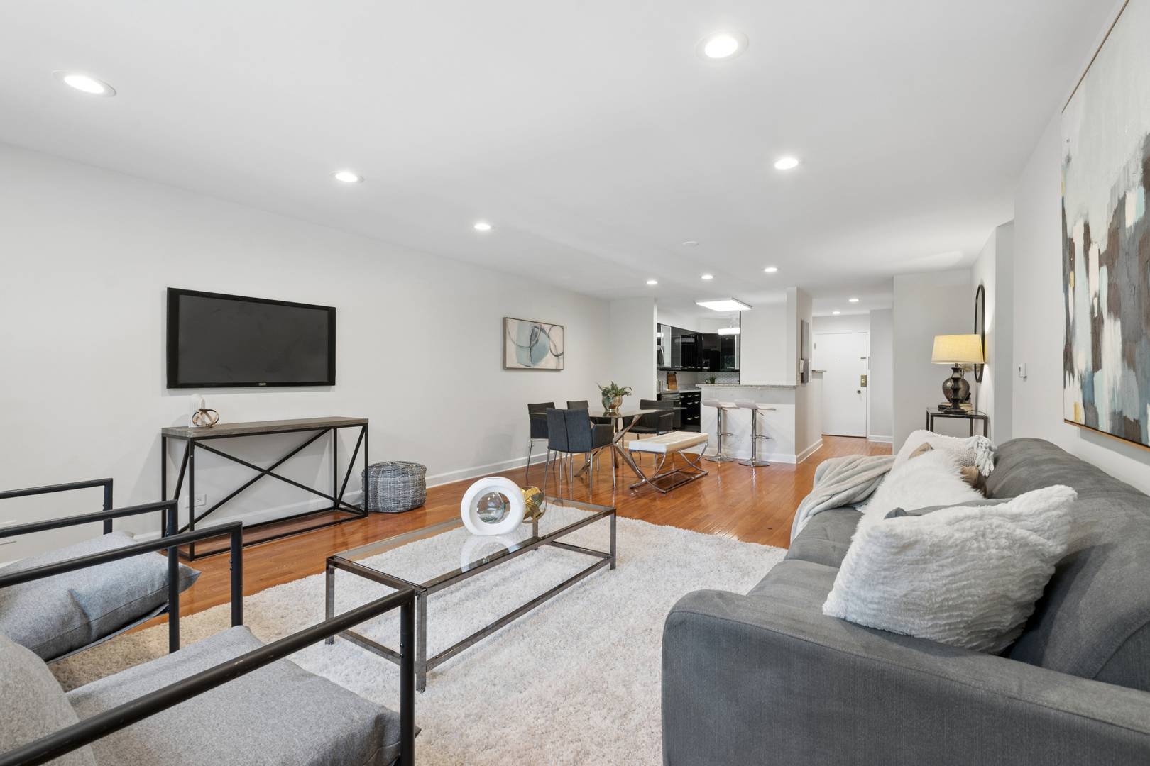1234 Elmwood AVE #2F, Evanston, IL 60202