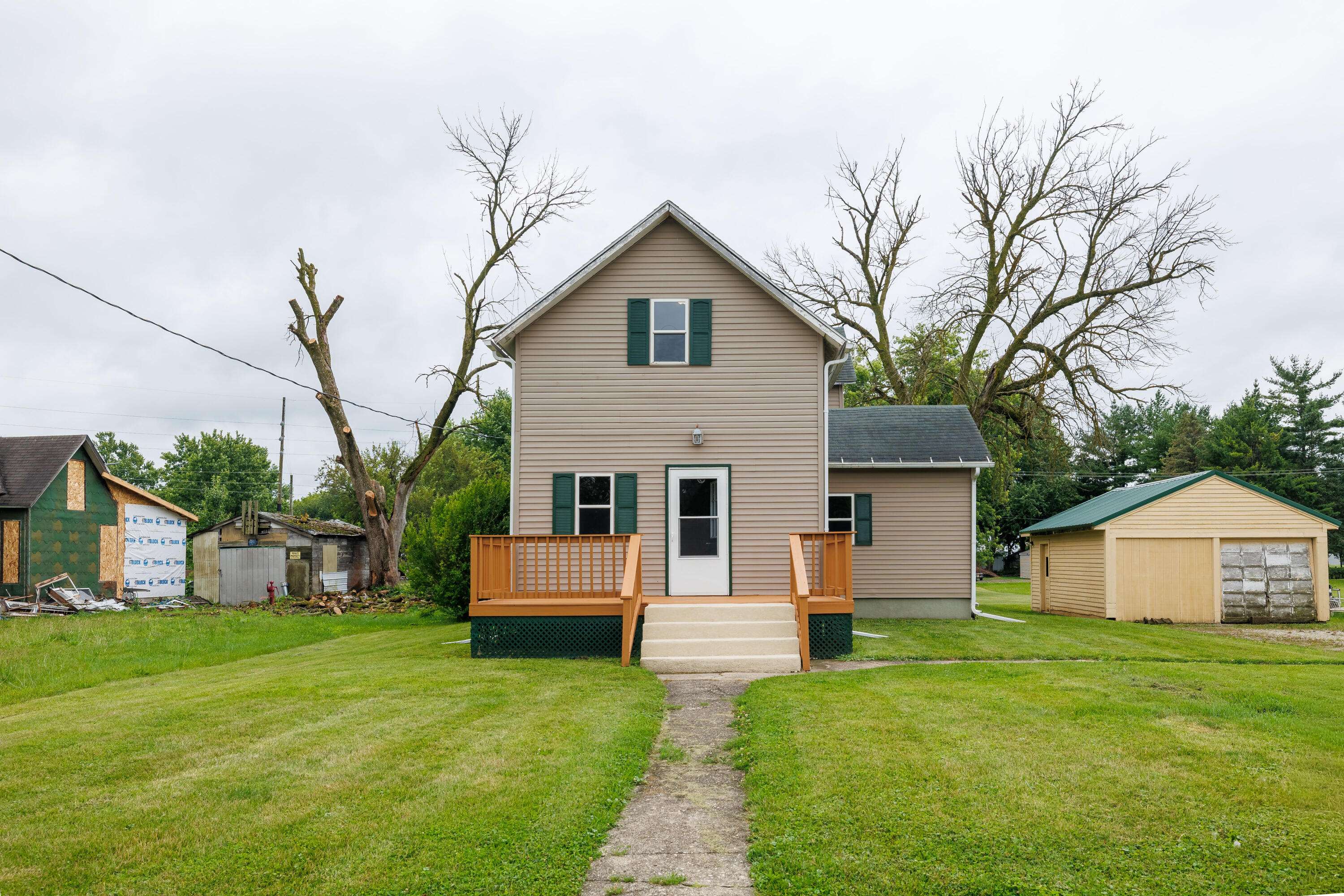 205 W Railroad Street, Kentland, IN 47951
