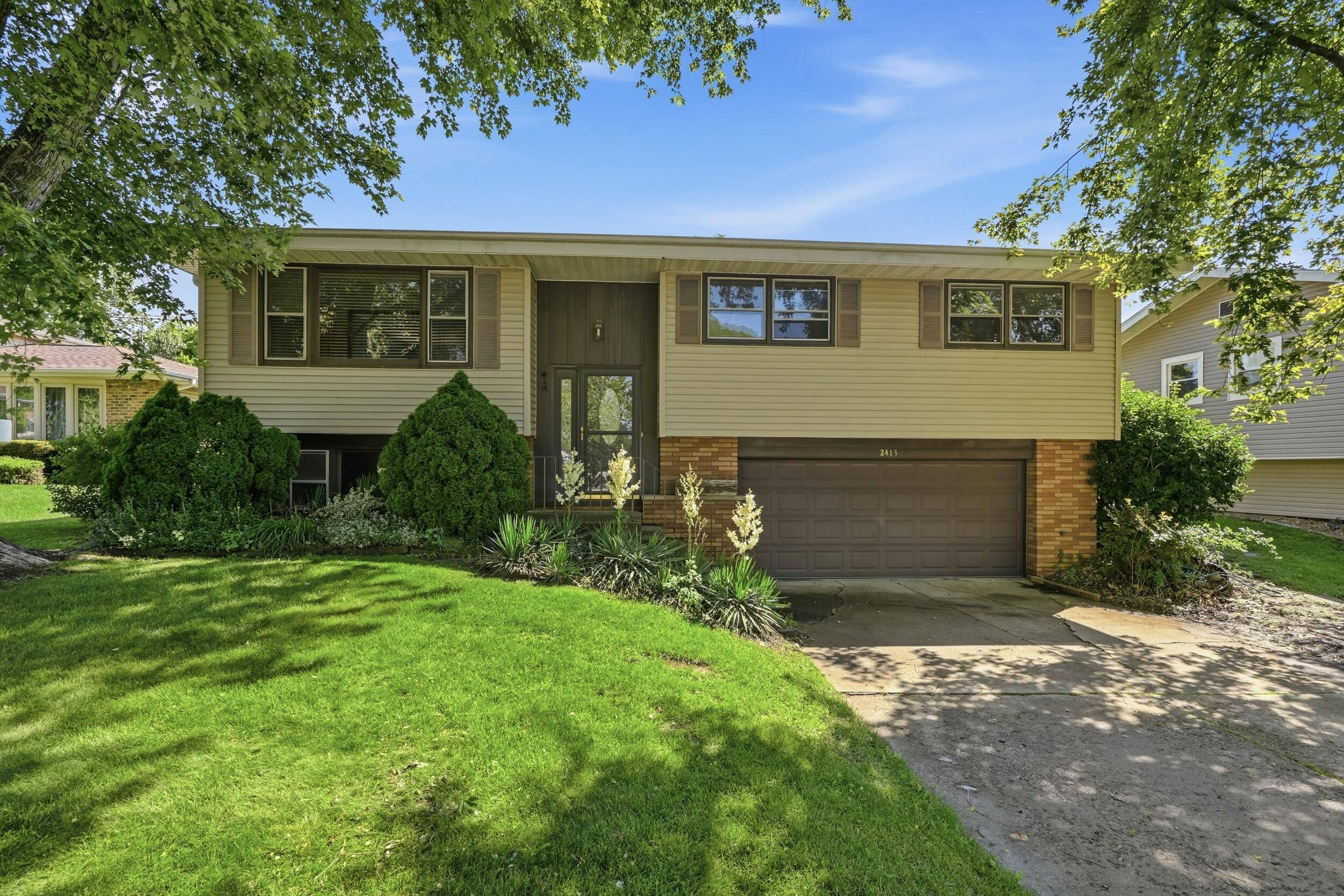 2413 Hickory Drive, Dyer, IN 46311
