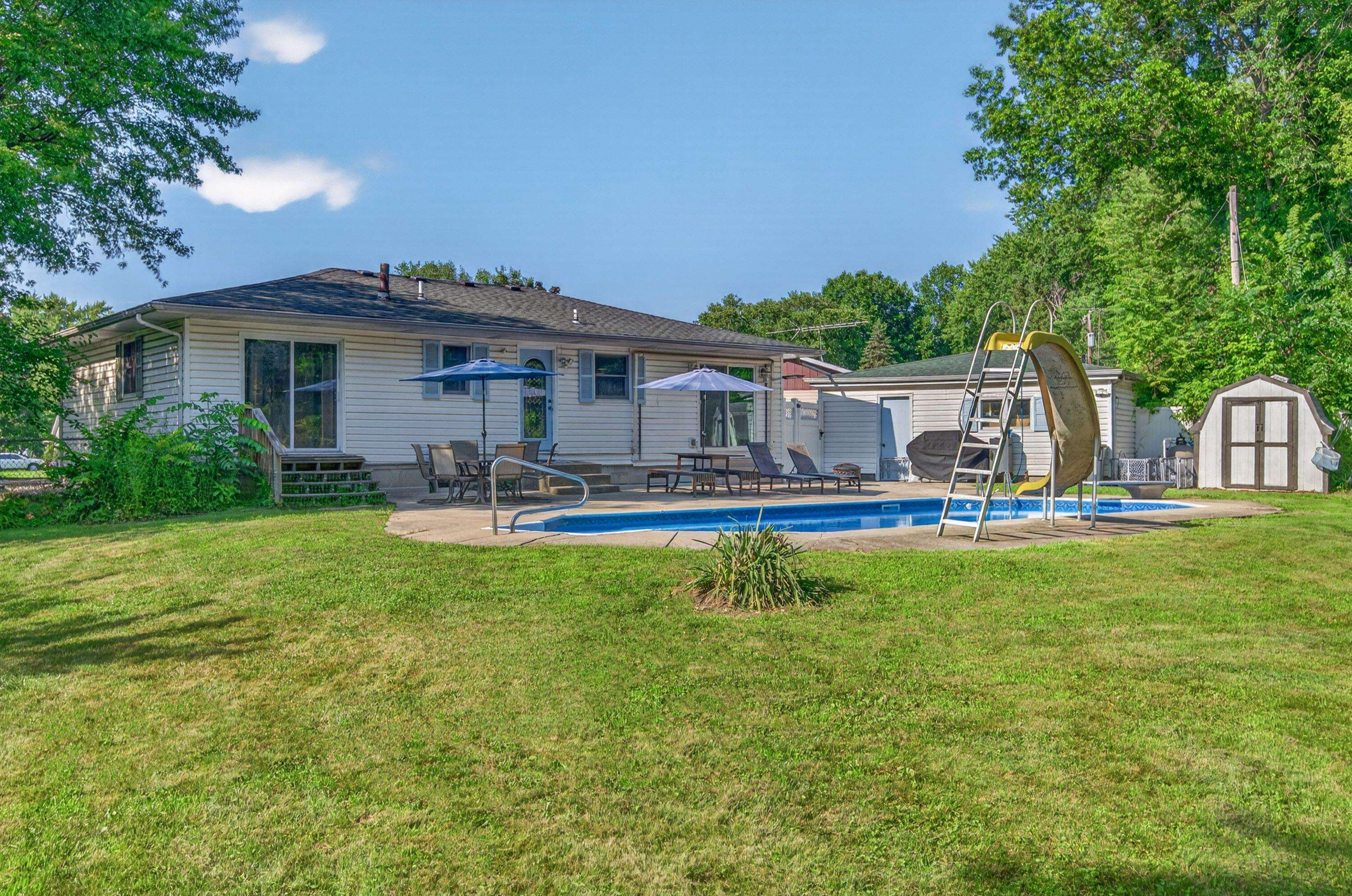 141 Rush Court, Hobart, IN 46342