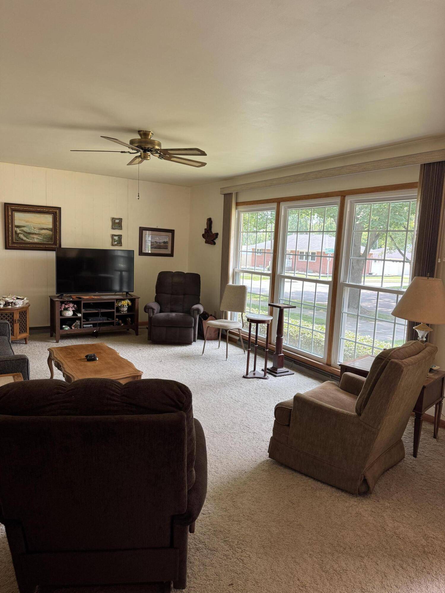 16 W Cleveland Avenue, Hobart, IN 46342