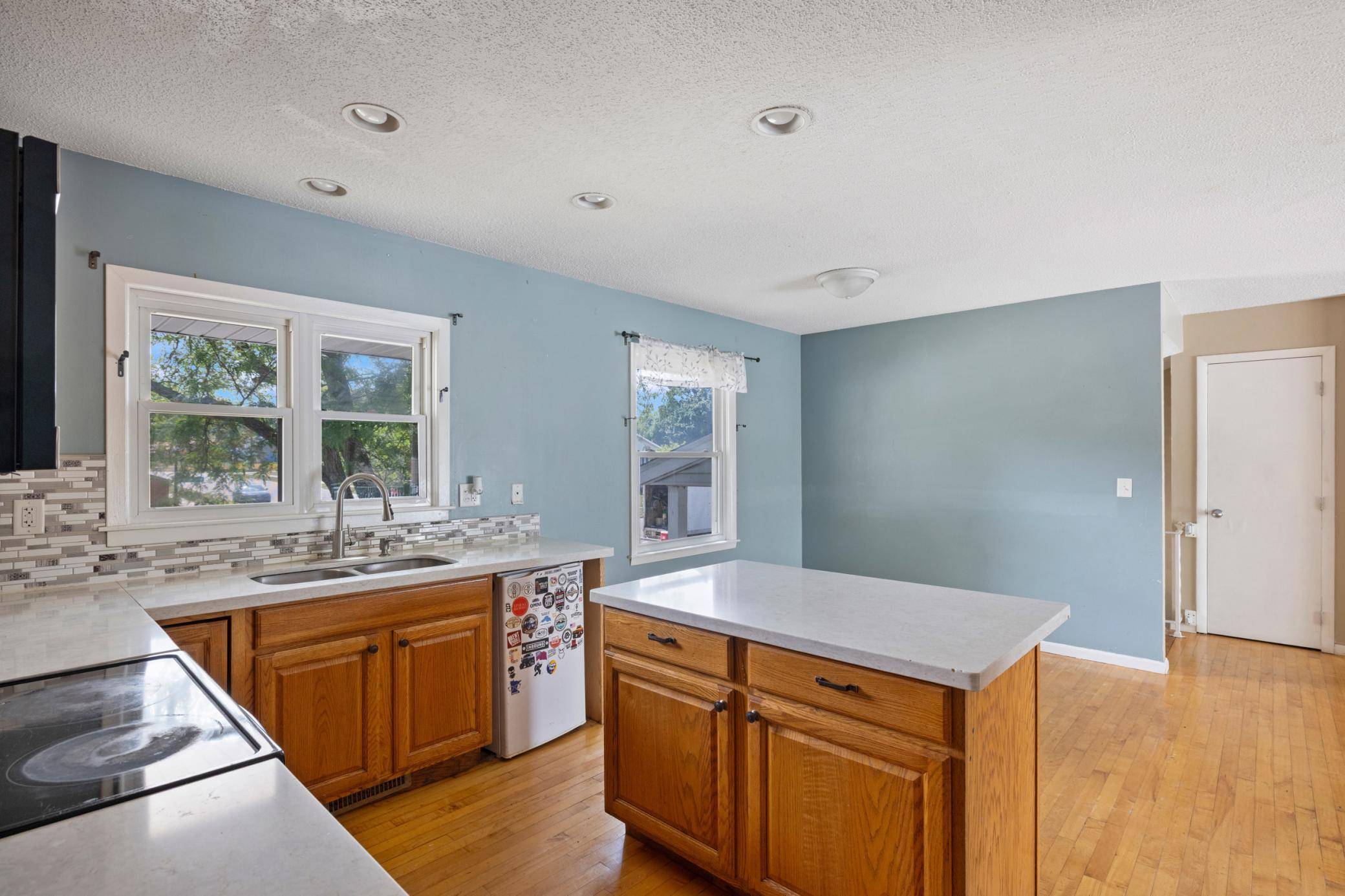 893 Whitney DR, Apple Valley, MN 55124
