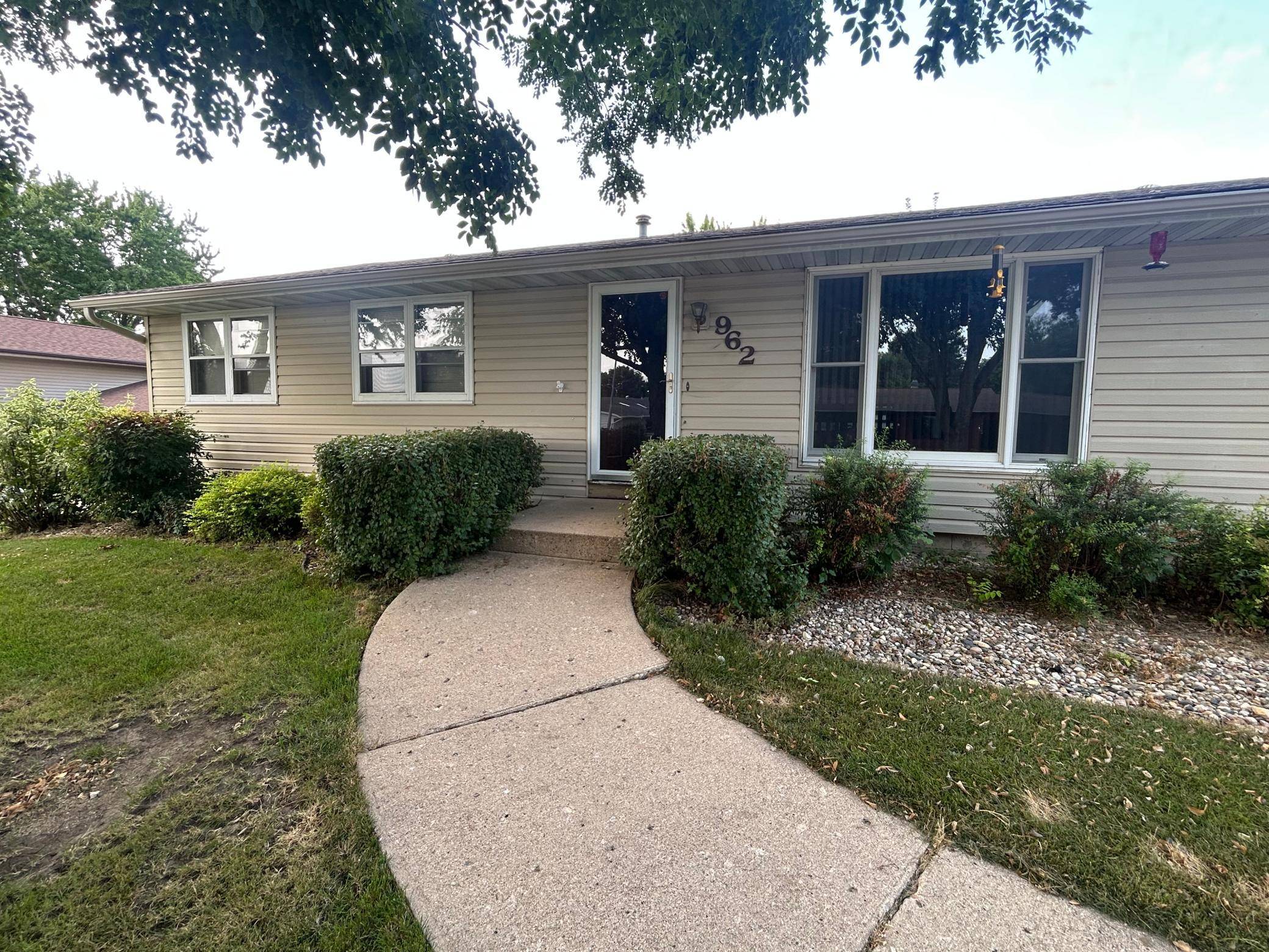 962 Miles DR, Worthington, MN 56187