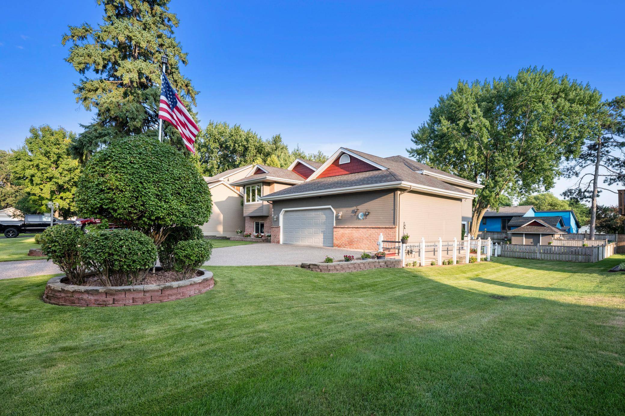 920 100th LN NE, Blaine, MN 55434