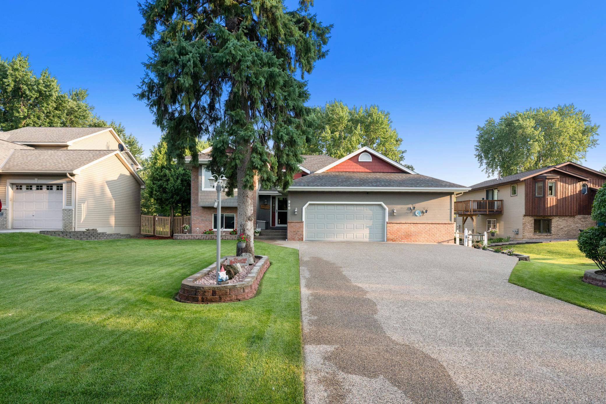 920 100th LN NE, Blaine, MN 55434