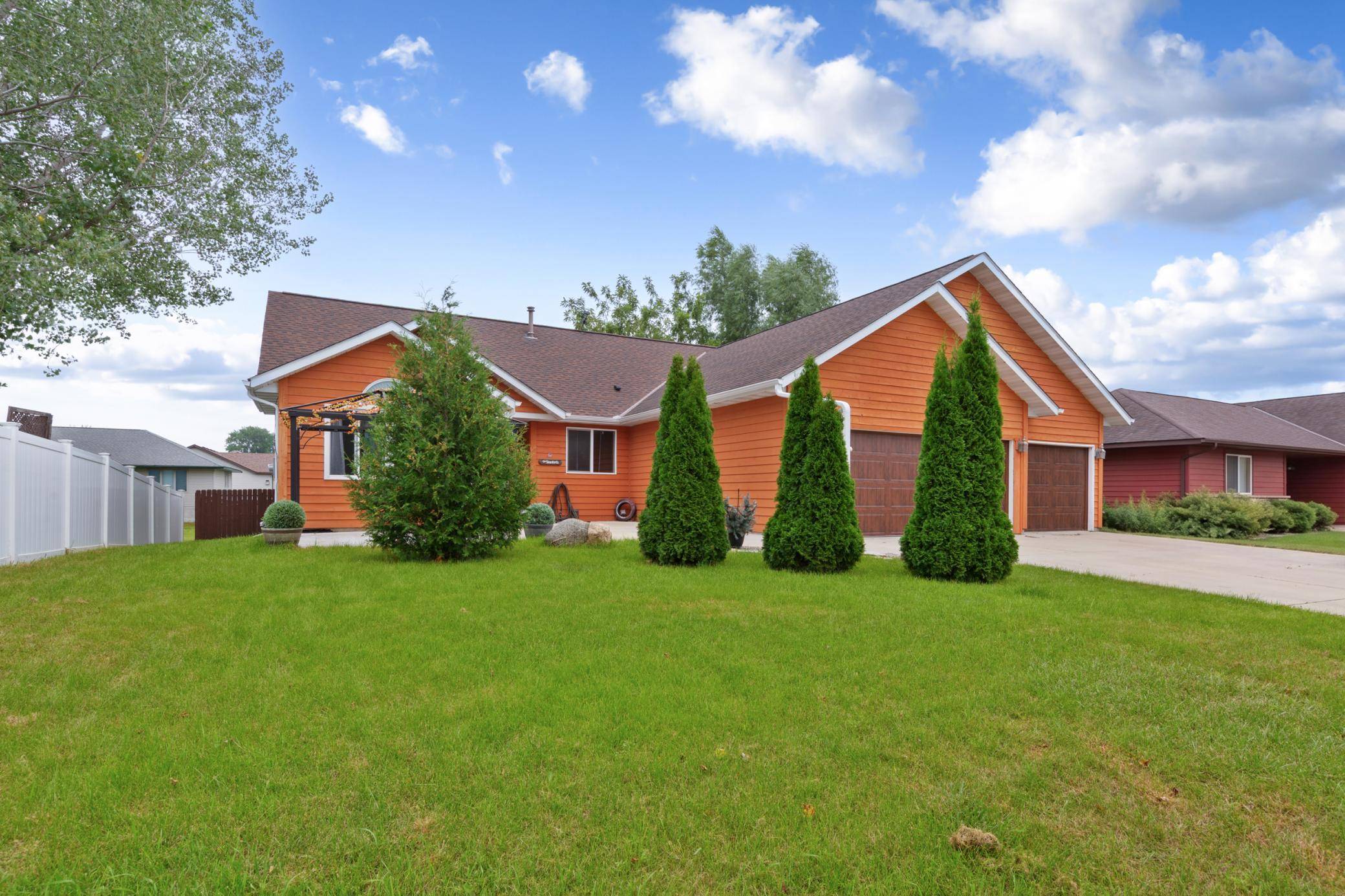 1905 Prairie LN NE, Owatonna, MN 55060