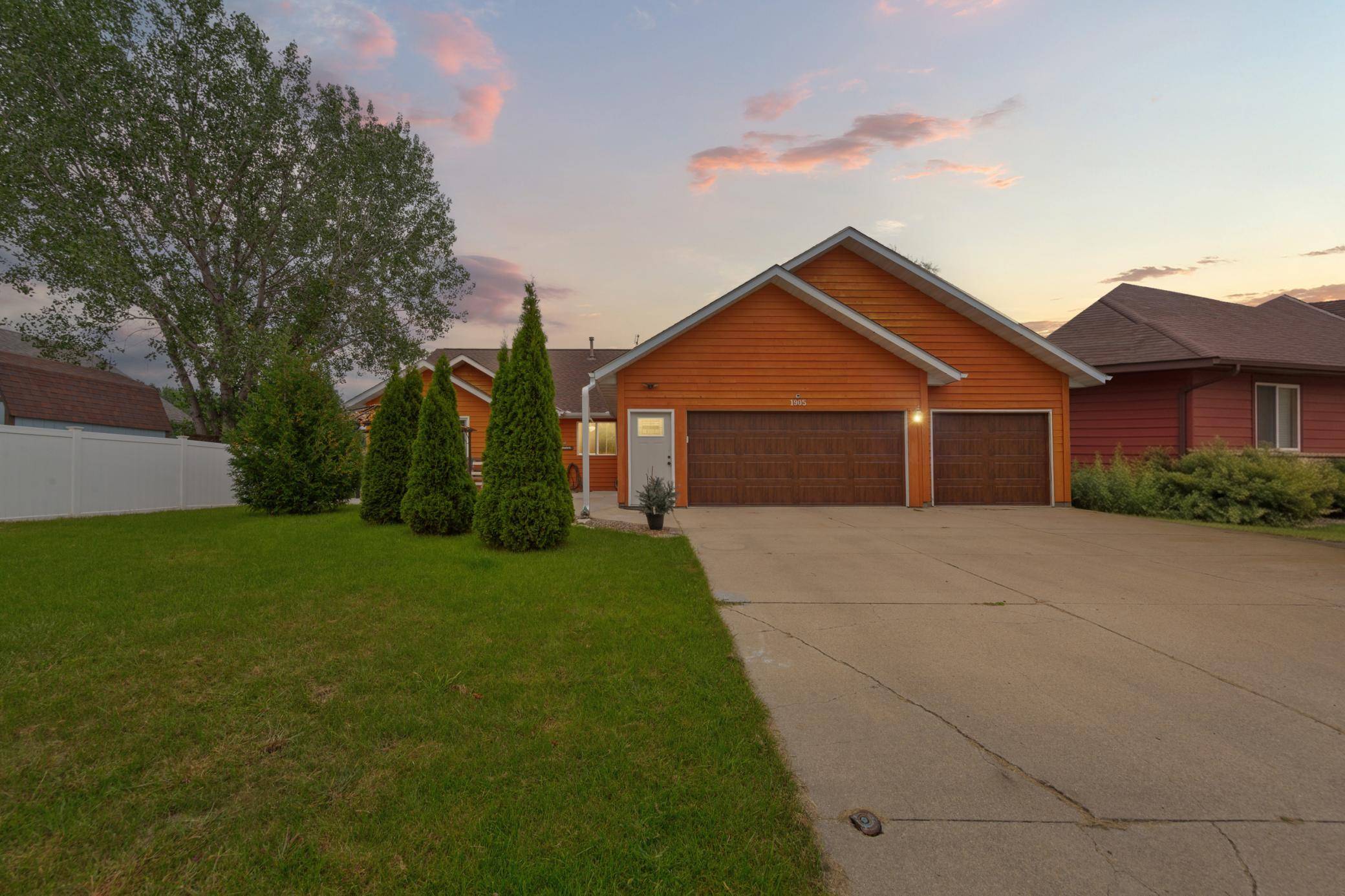 1905 Prairie LN NE, Owatonna, MN 55060