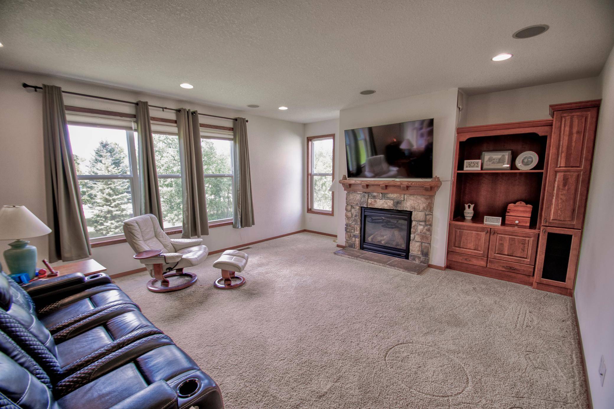 7243 Kimberly LN N, Maple Grove, MN 55311