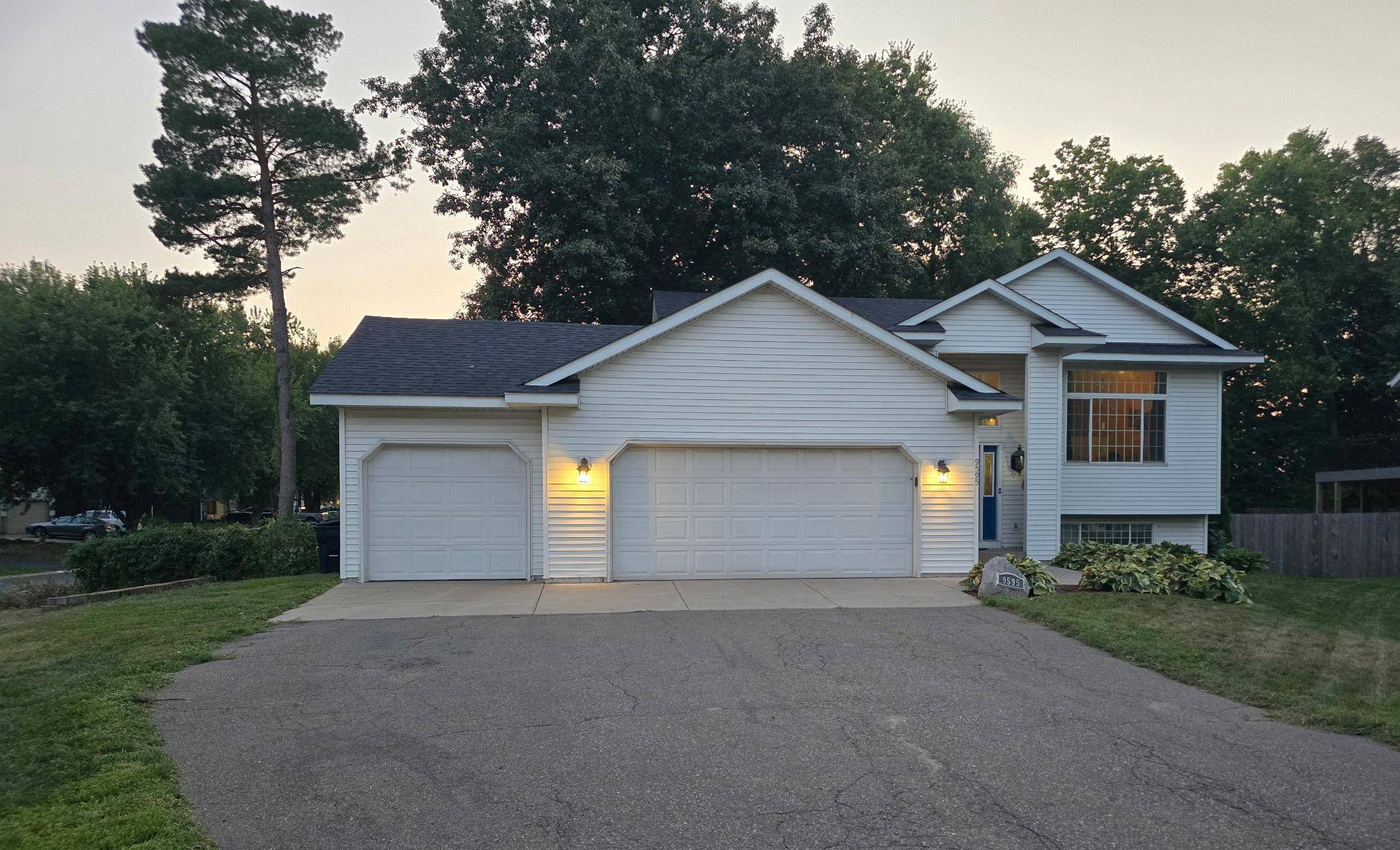 9595 River Forest DR, Monticello, MN 55362