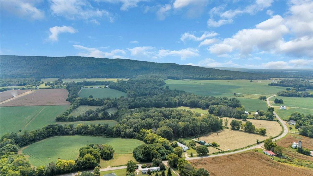 8084 Old Alto Hwy, Decherd, TN 37324