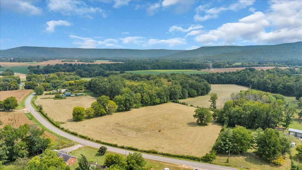 8084 Old Alto Hwy, Decherd, TN 37324