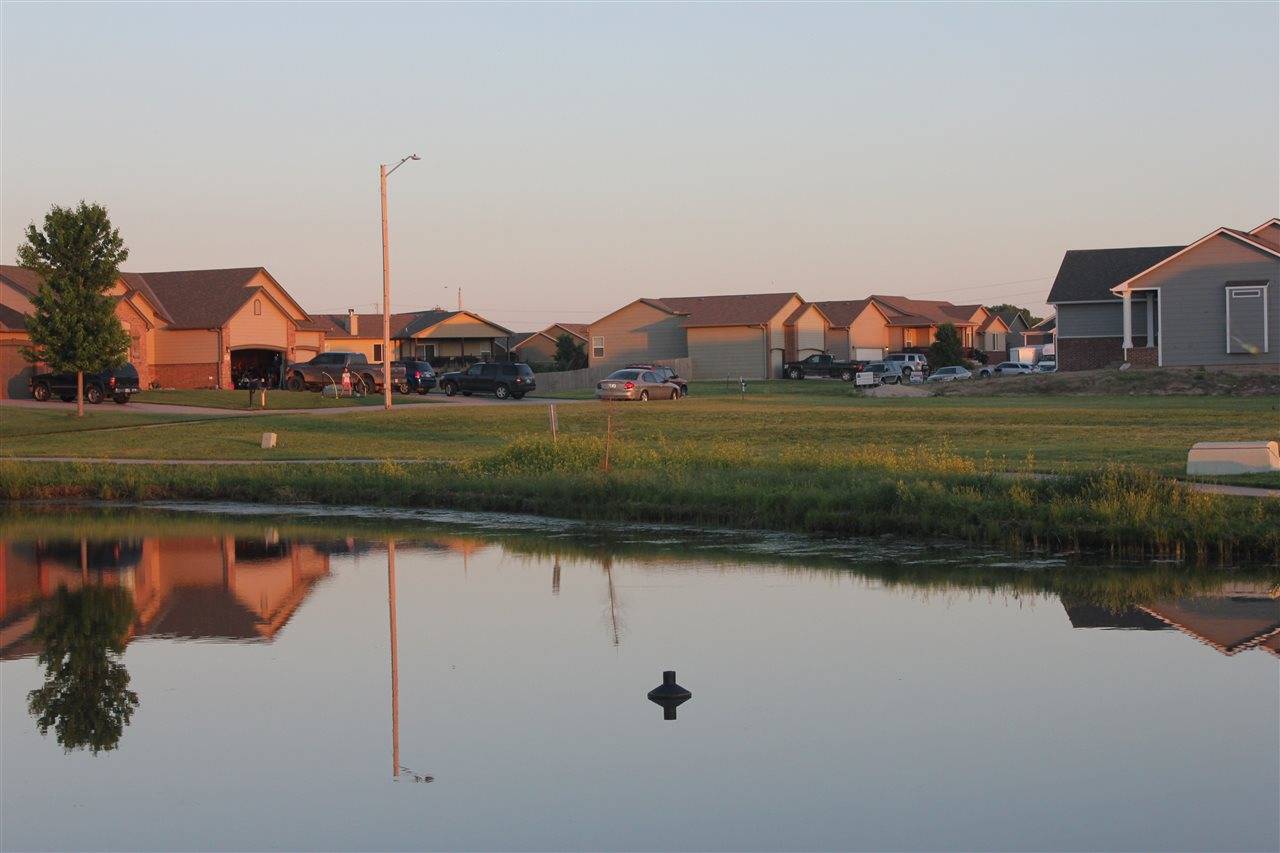 214 Springlake Ct, Newton, KS 67114