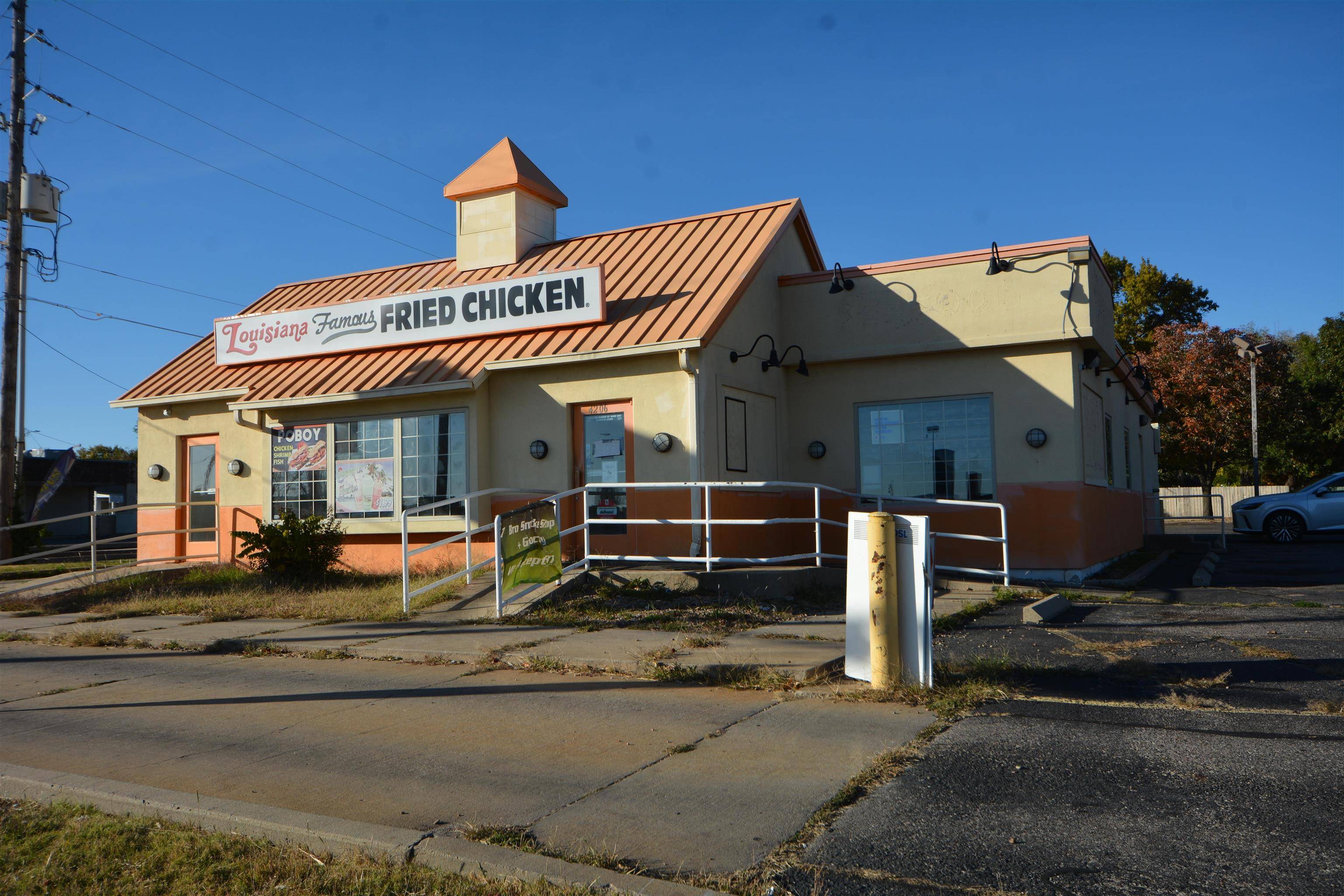 4206 E Harry St, Wichita, KS 67218