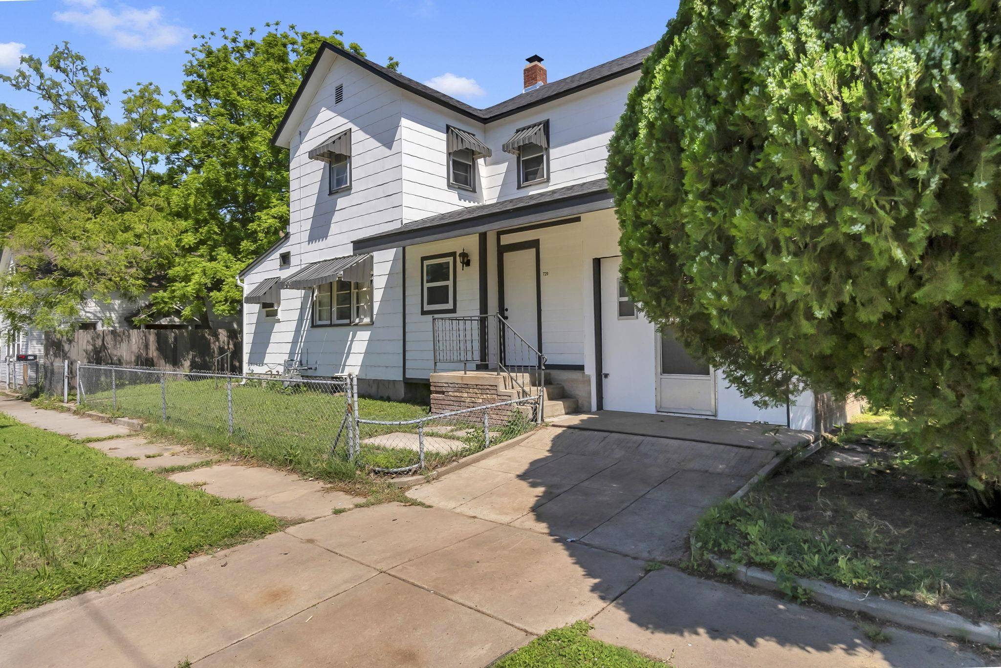 729 & 729 1/2 S Martinson St, Wichita, KS 67213