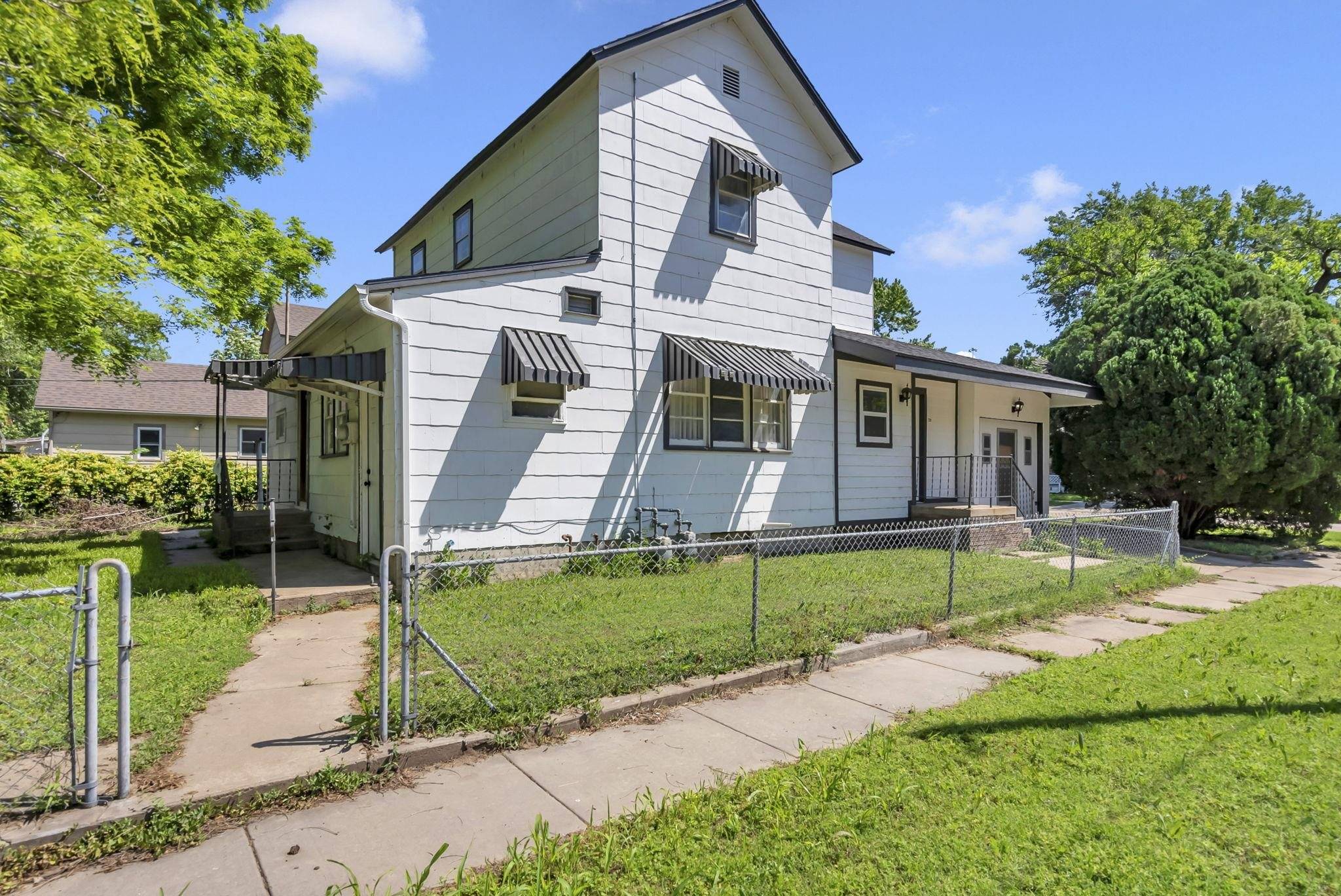 729 & 729 1/2 S Martinson St, Wichita, KS 67213