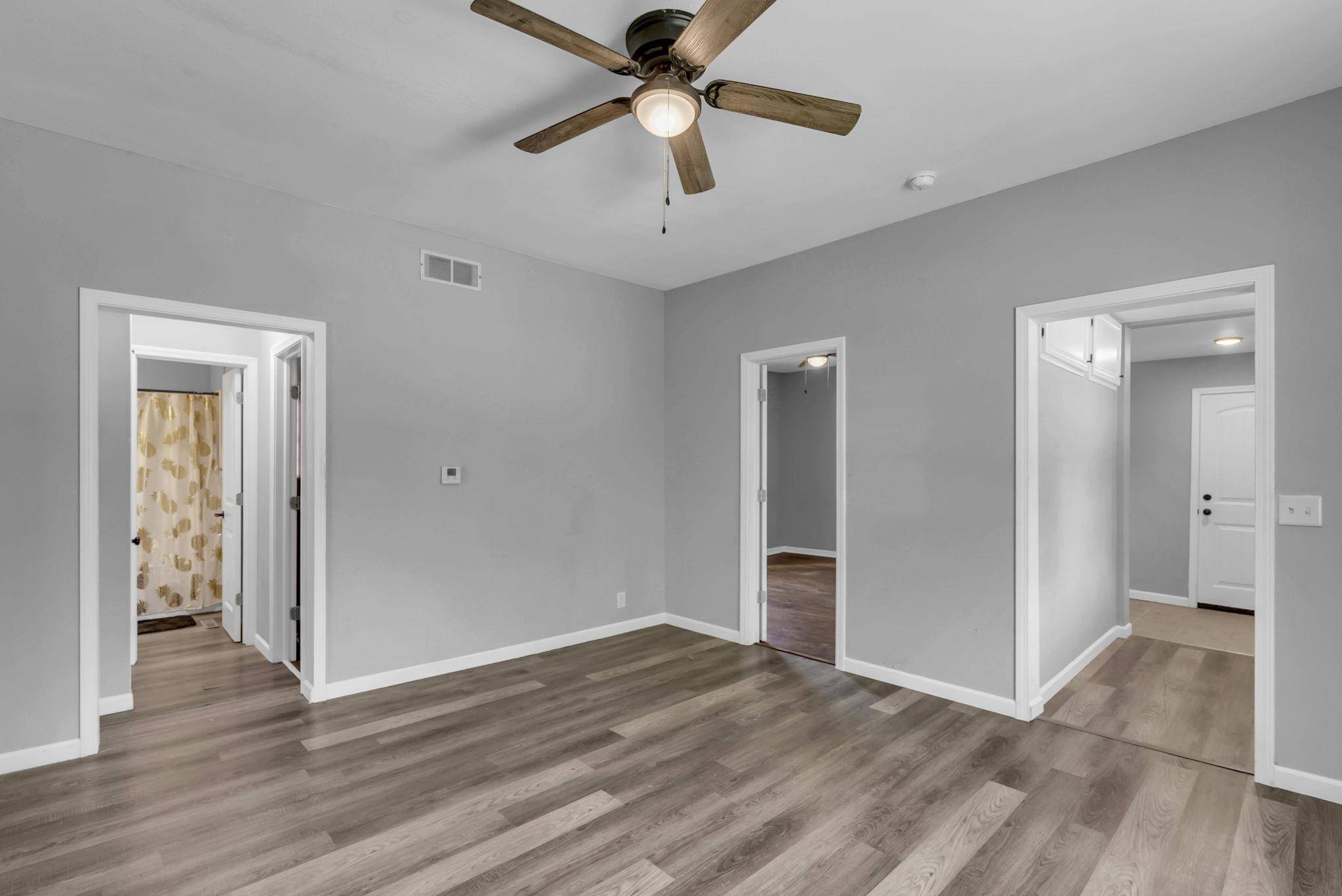 729 & 729 1/2 S Martinson St, Wichita, KS 67213