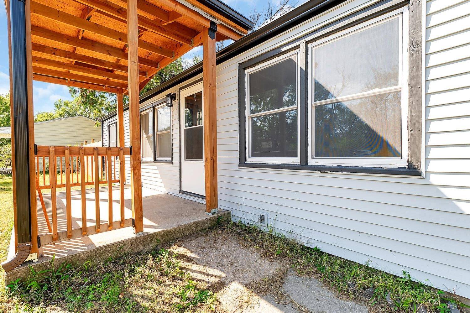757 N Dougherty Ave, Wichita, KS 67212
