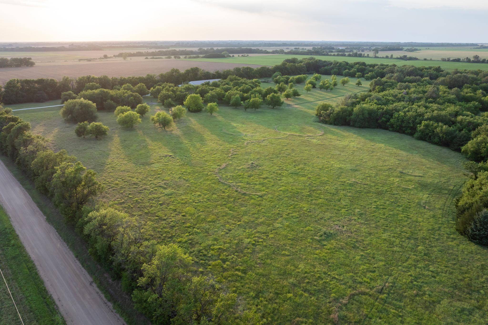 21950 W 79th St S, Viola, KS 67149