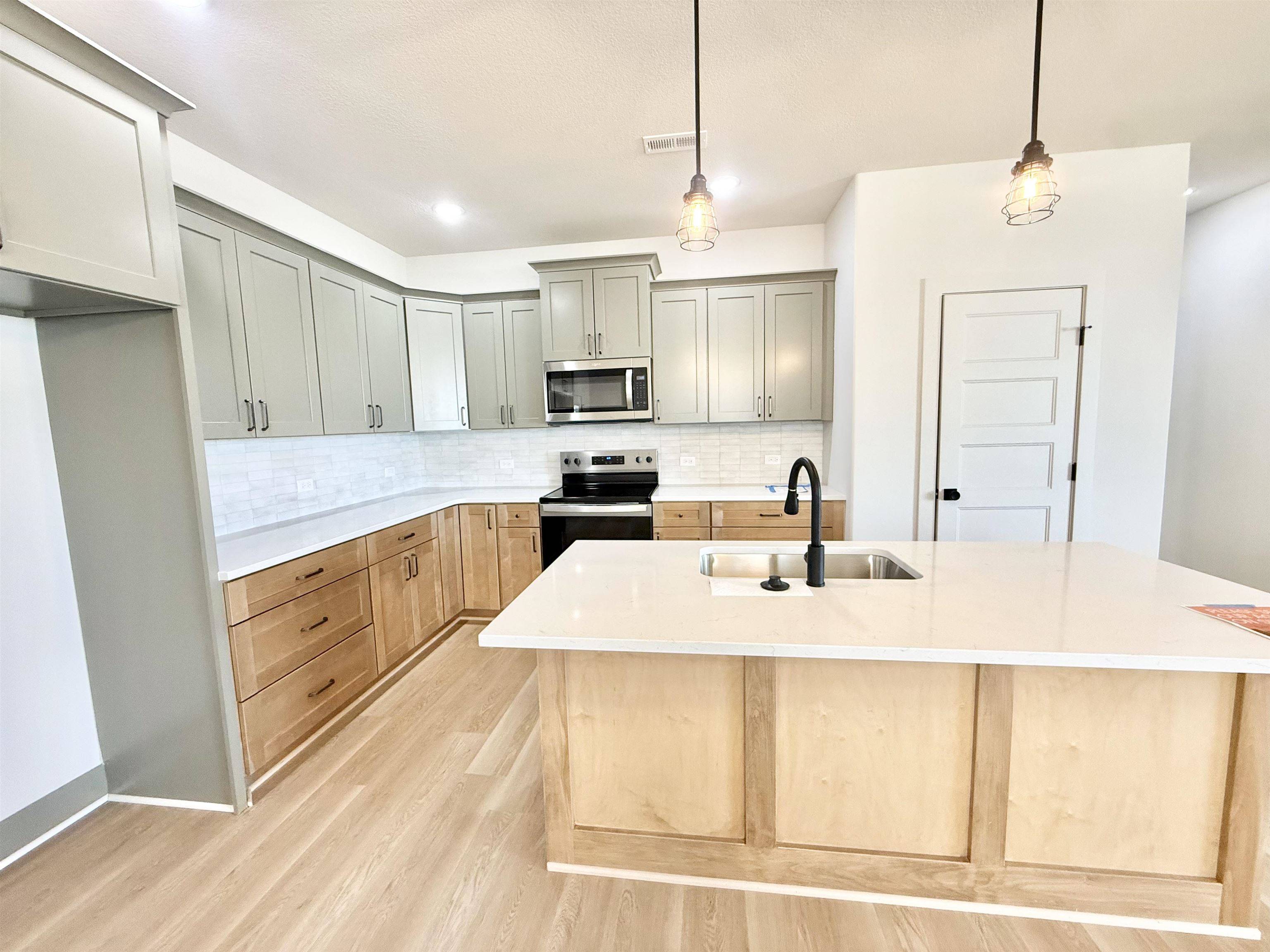 5408 N Toben Ct, Bel Aire, KS 67226