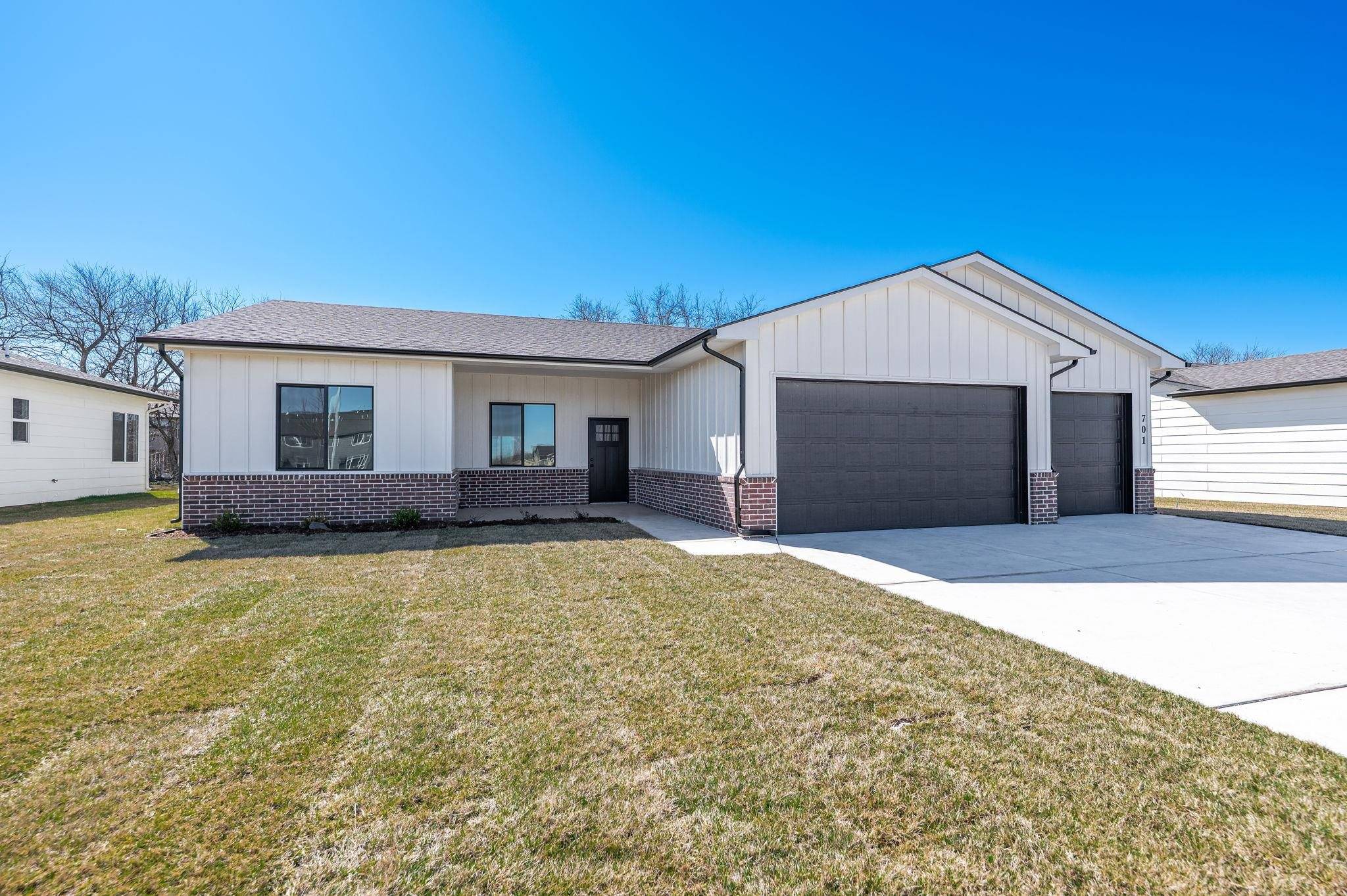 701 E Elmwood St, Park City, KS 67147