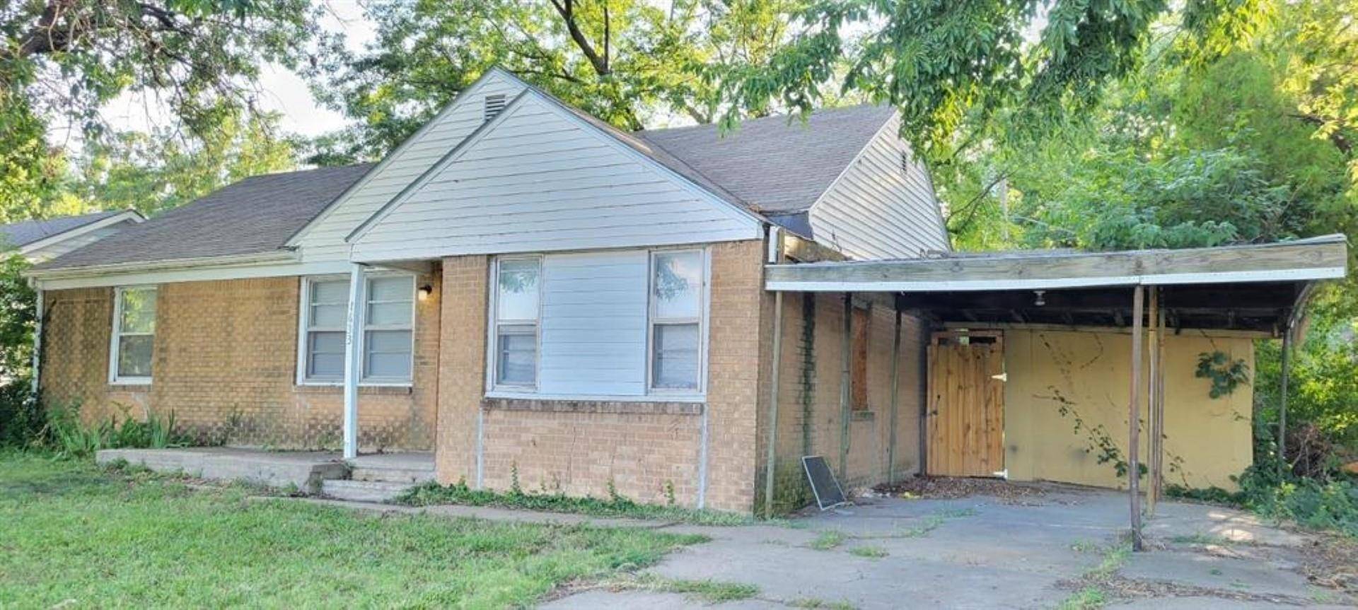 1633 N Pershing St, Wichita, KS 67208